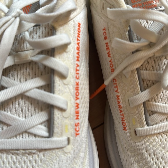 TCS NYC Marathon special edition New Balance 1080 - Picture 7 of 8